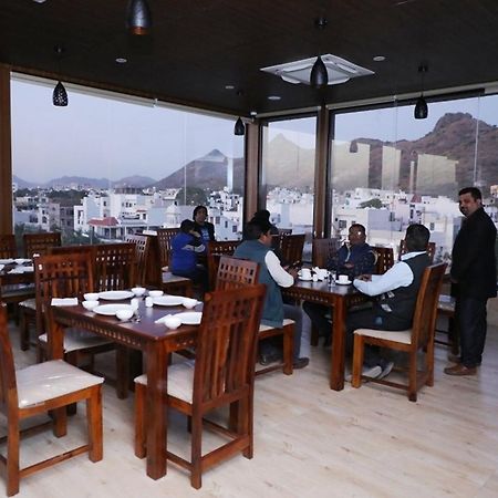 Pine Regency - Aravali'S Peak View Hotel Удайпур Екстериор снимка