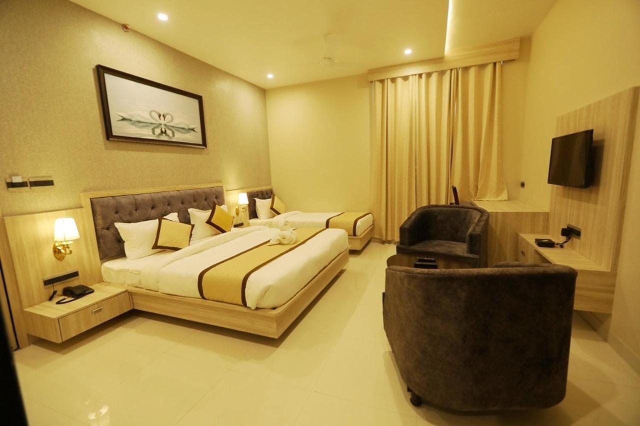 Pine Regency - Aravali'S Peak View Hotel Удайпур Екстериор снимка