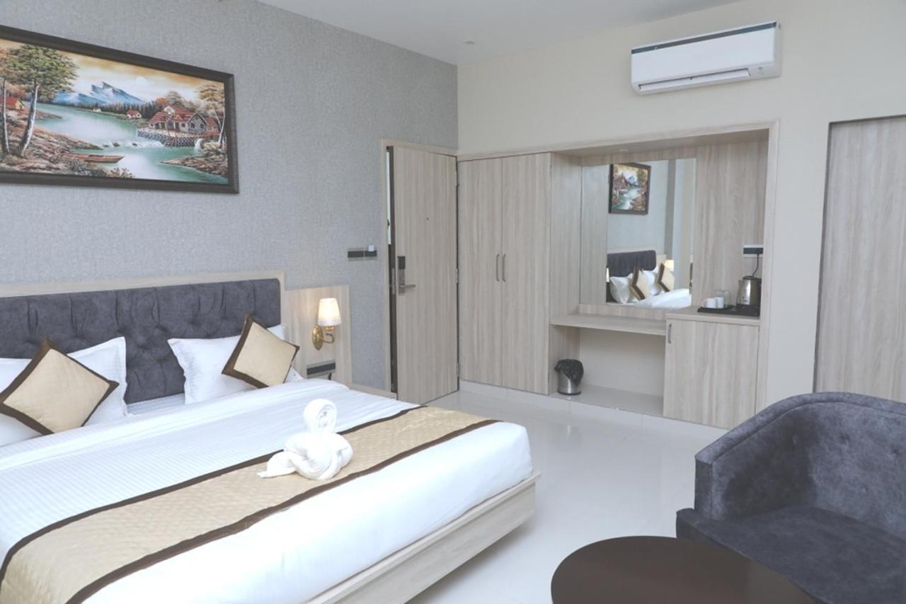 Pine Regency - Aravali'S Peak View Hotel Удайпур Екстериор снимка