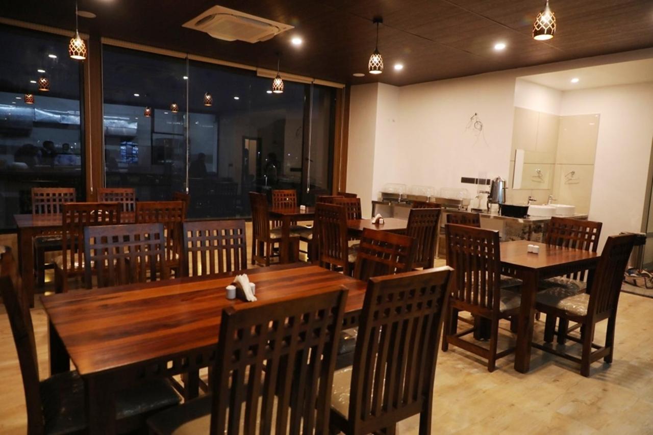 Pine Regency - Aravali'S Peak View Hotel Удайпур Екстериор снимка