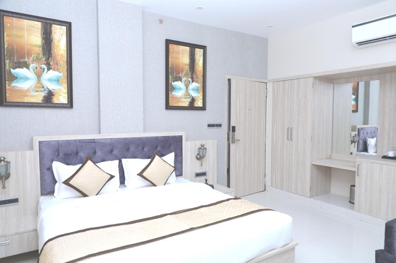 Pine Regency - Aravali'S Peak View Hotel Удайпур Екстериор снимка